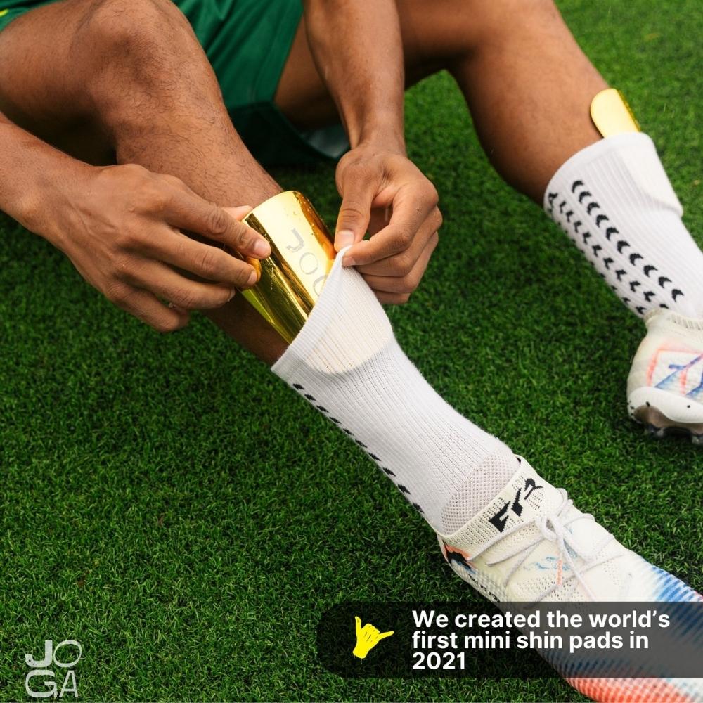 Mini espinilleras doradas (edición limitada)